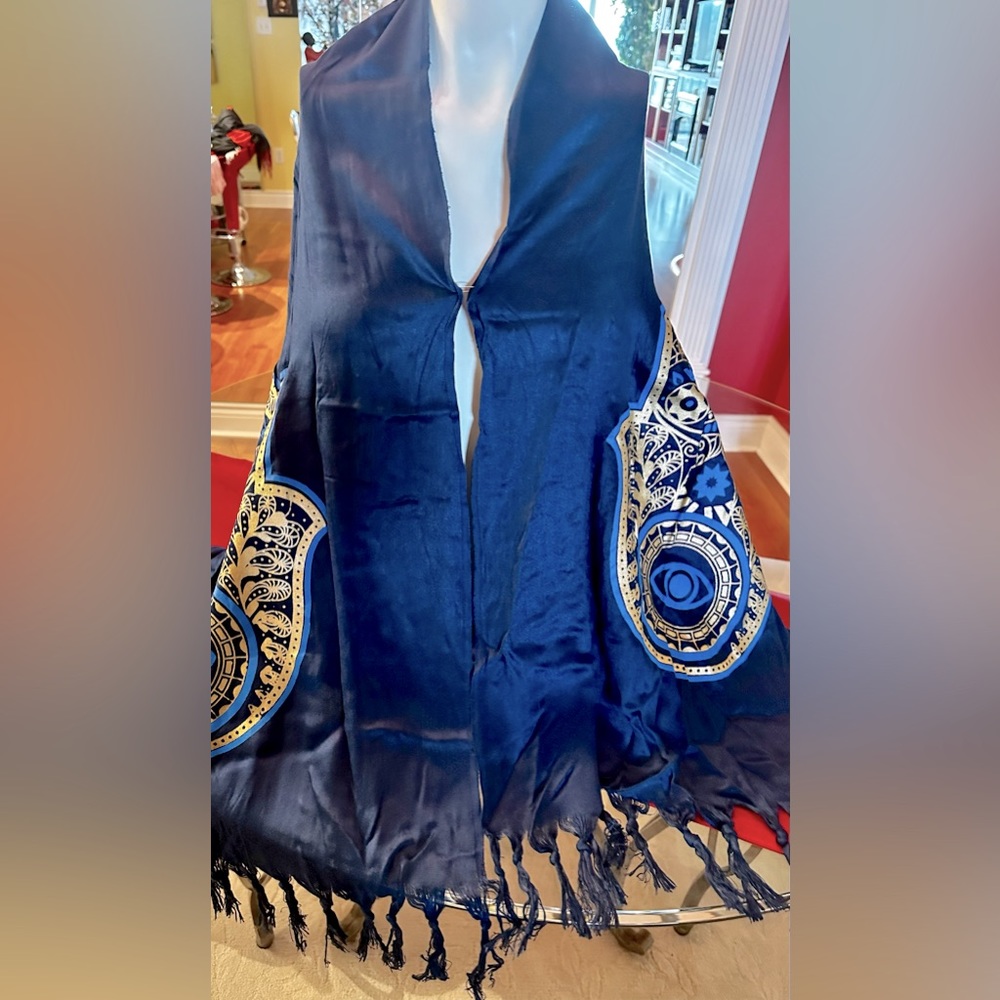 NEW GORGEOUS “HAMSA” HAND SYMBOL PASHMINA IN NAVY BLUE